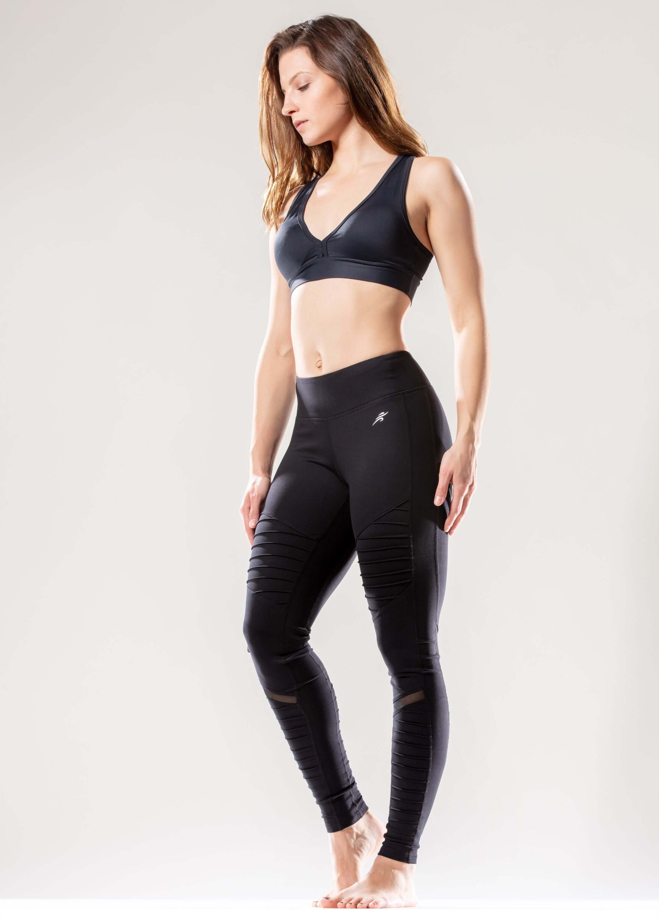 Athletique Low-Waisted Ribbed Leggings with Hidden Pocket and Mesh Pan
