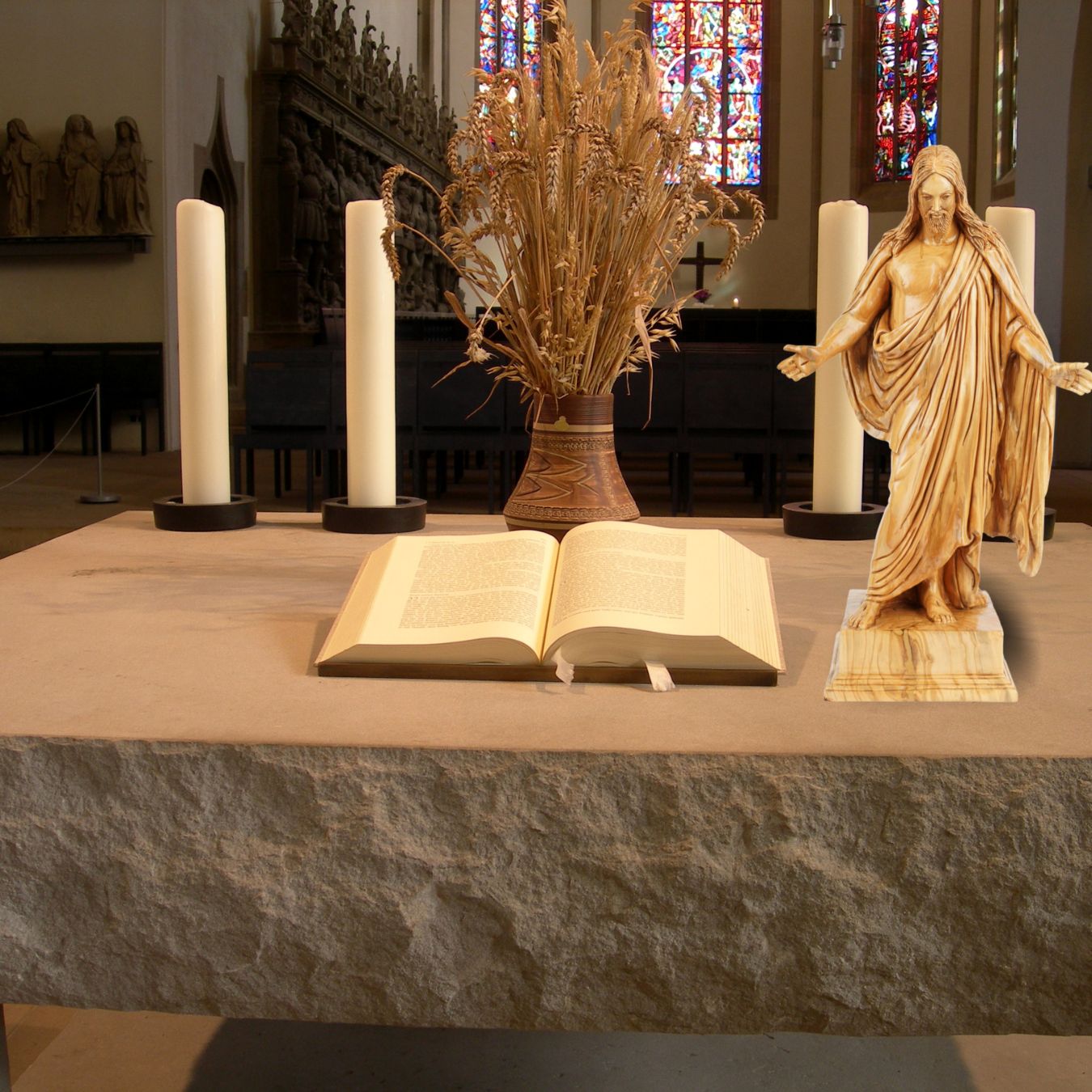 Handgeschnitzte Jesus-Statue aus Olivenholz – Exklusive Christusfigur