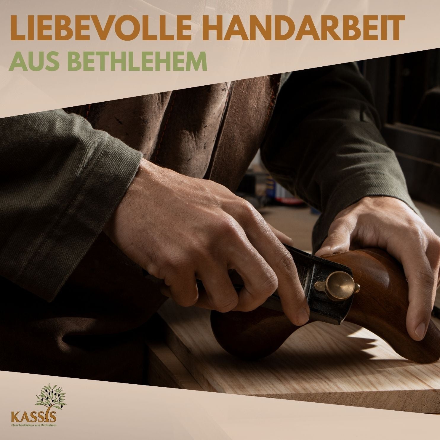 Olivenholz Wandkreuz mit dem Auferstandenen Jesus