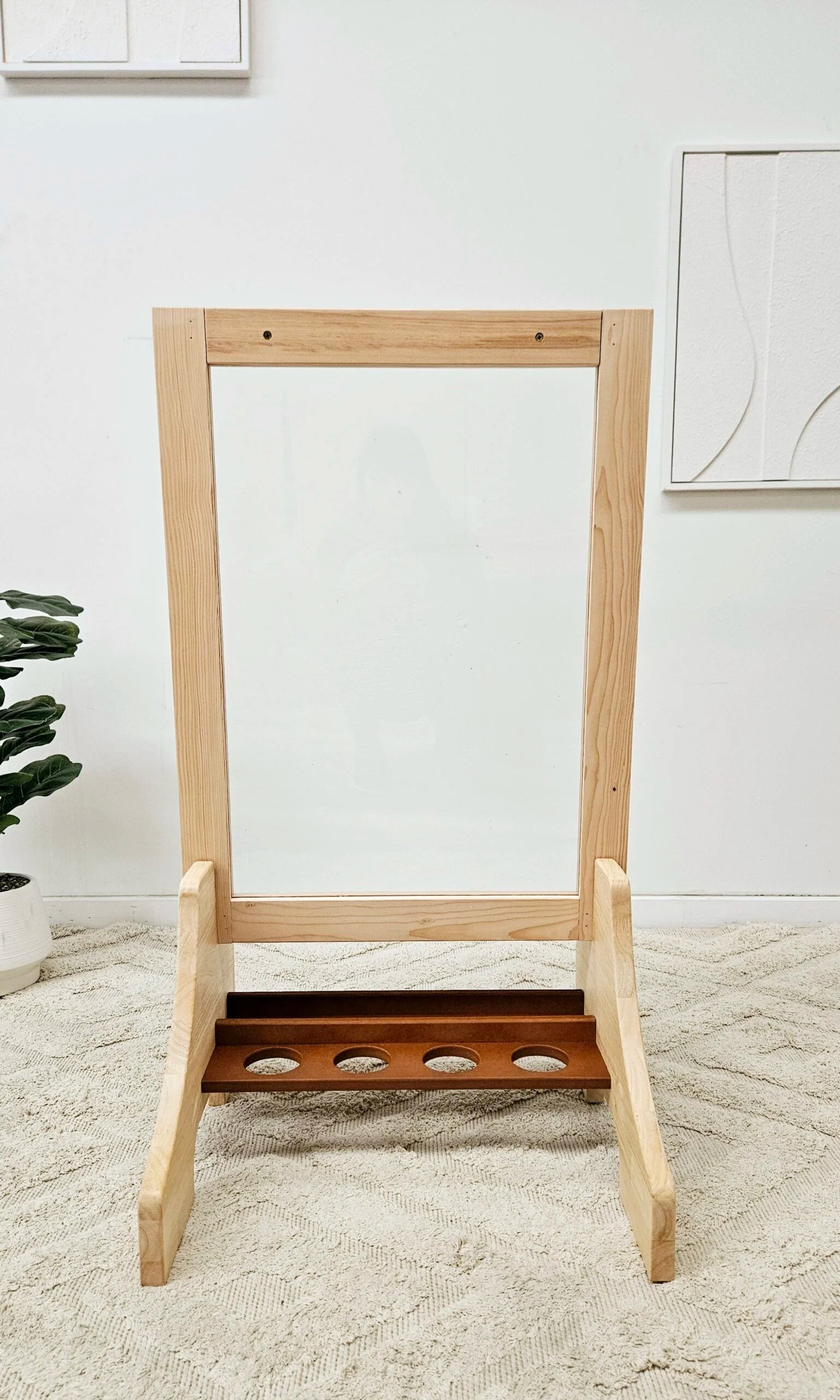 QToys Australia (USA) Toddler Perspex Easel