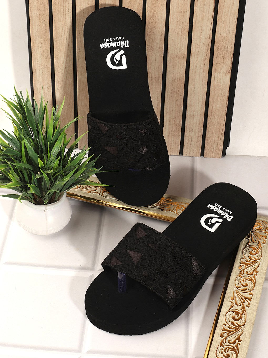 Fashion slipper for women with shiny Cloth, Black (SIZE 4K)