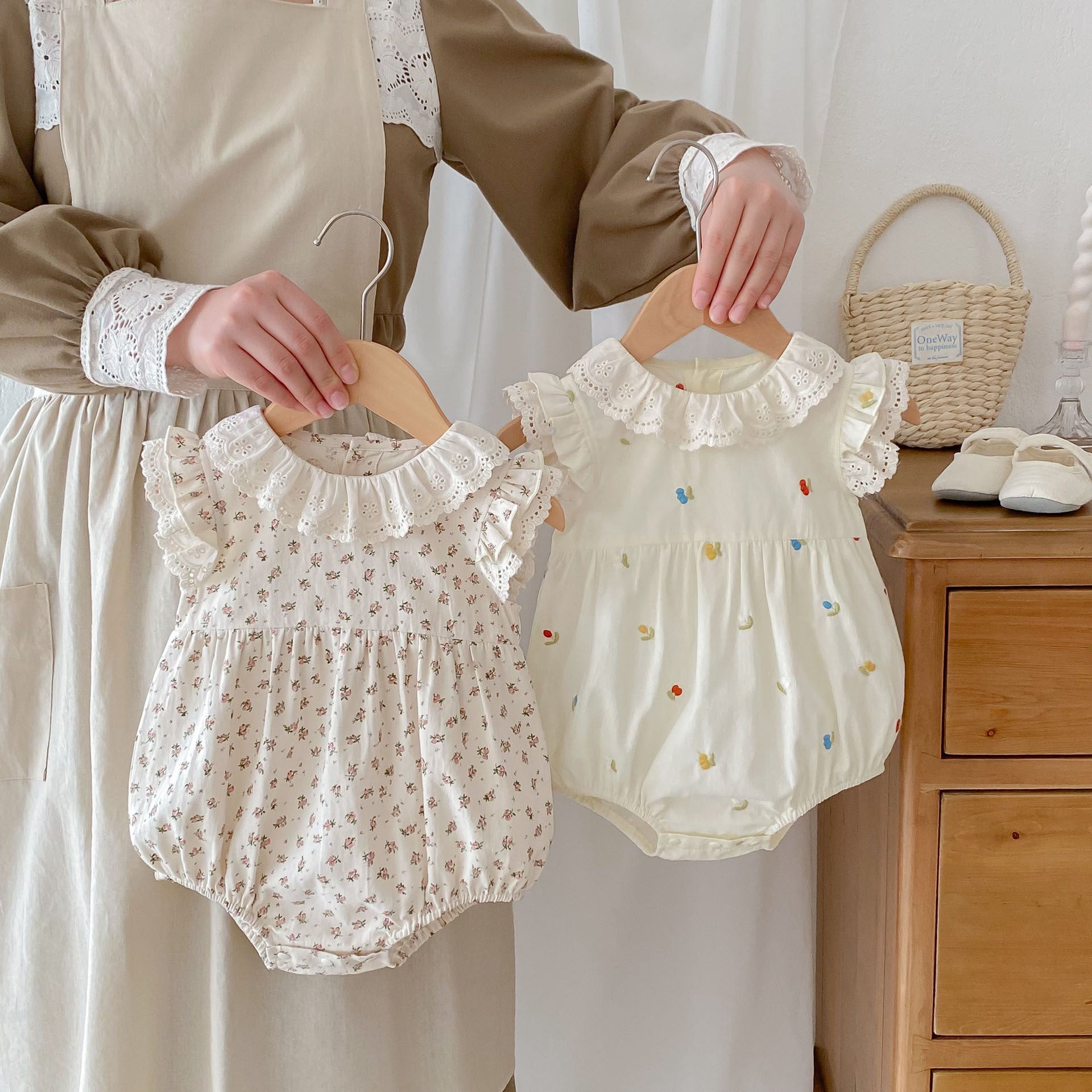 Hot Selling Summer Baby Kids Girls Floral Pattern Sleeveless Hollow