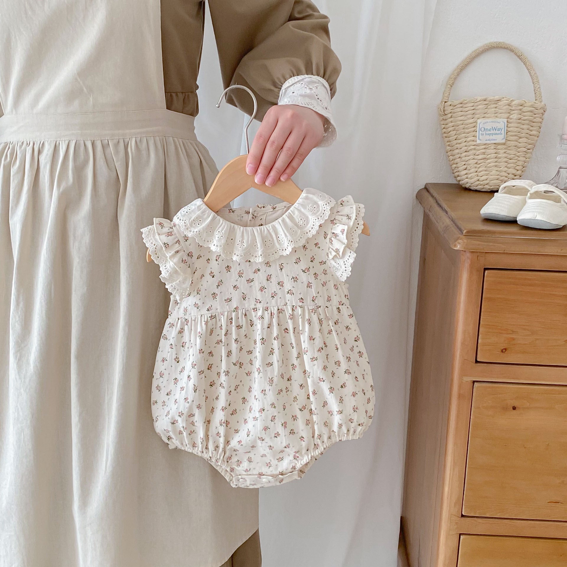 Hot Selling Summer Baby Kids Girls Floral Pattern Sleeveless Hollow