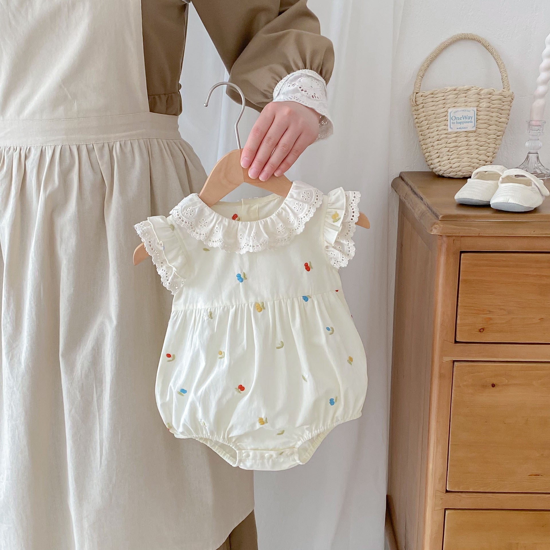 Hot Selling Summer Baby Kids Girls Floral Pattern Sleeveless Hollow